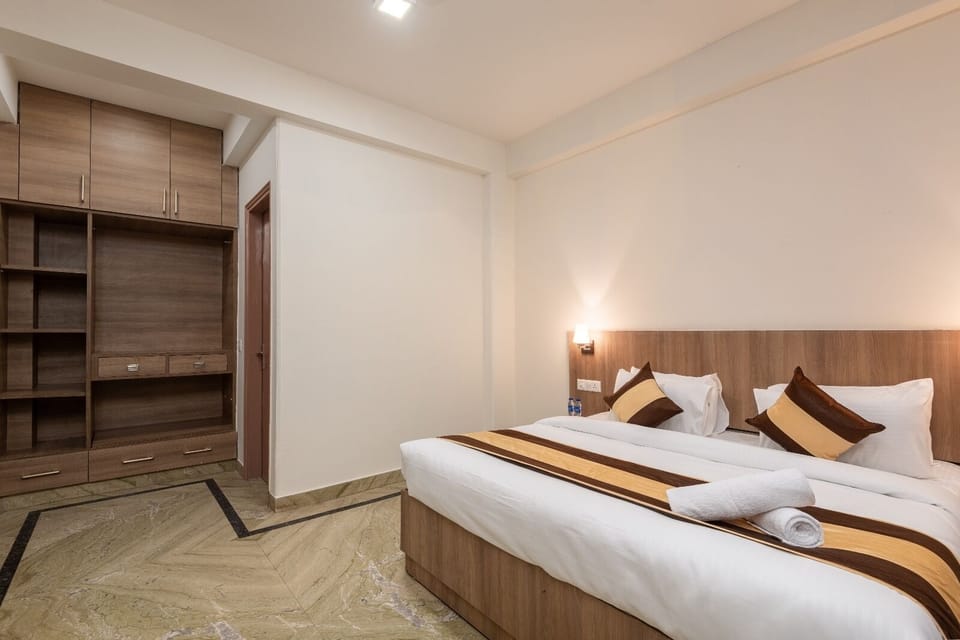 Deluxe Room | Desk, laptop workspace, free WiFi, bed sheets