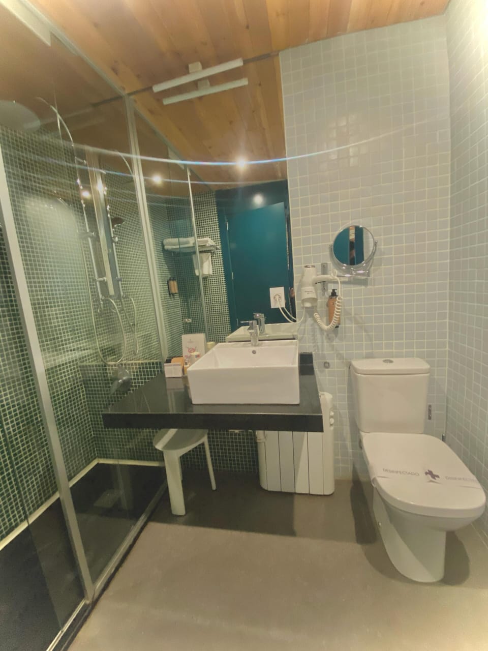 Double or Twin Room | Bathroom | Shower, hair dryer, bidet, towels