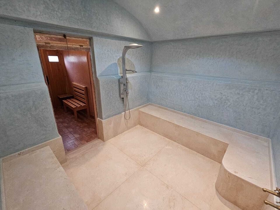 Steam room 