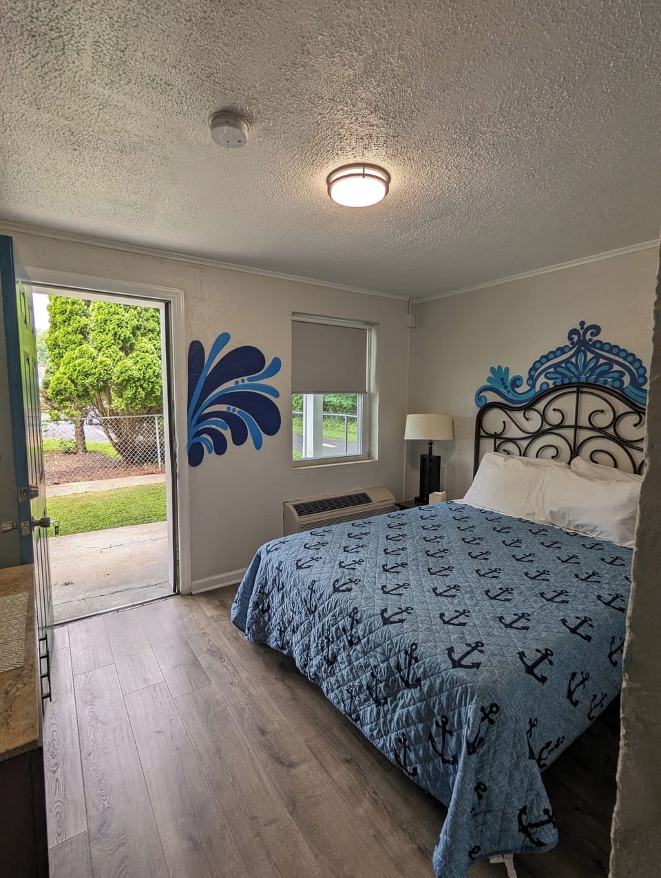 Basic Room, 1 Queen Bed, Non Smoking, Pool View | Free WiFi, bed sheets