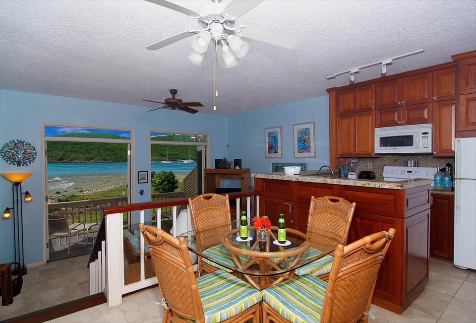Luxury Suite Harbor View 10A | Living area | 40-inch TV with cable channels, DVD player