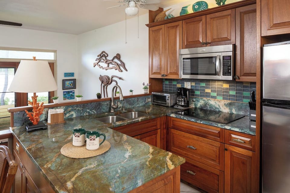 Luxury Suite Harbor View 12A | Private kitchen | Full-size fridge, microwave, stovetop, dishwasher