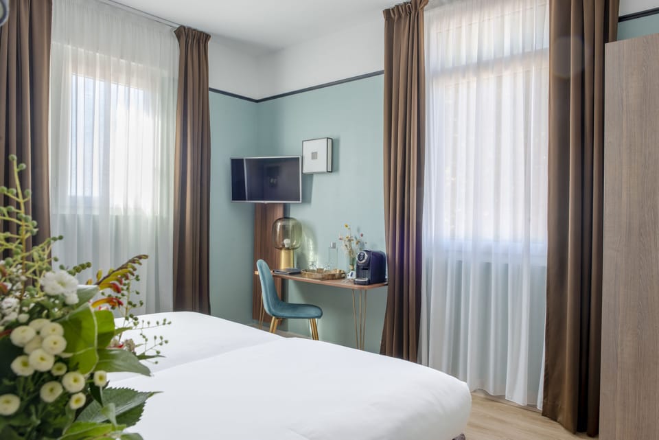 Junior Suite | Desk, blackout drapes, soundproofing, free WiFi