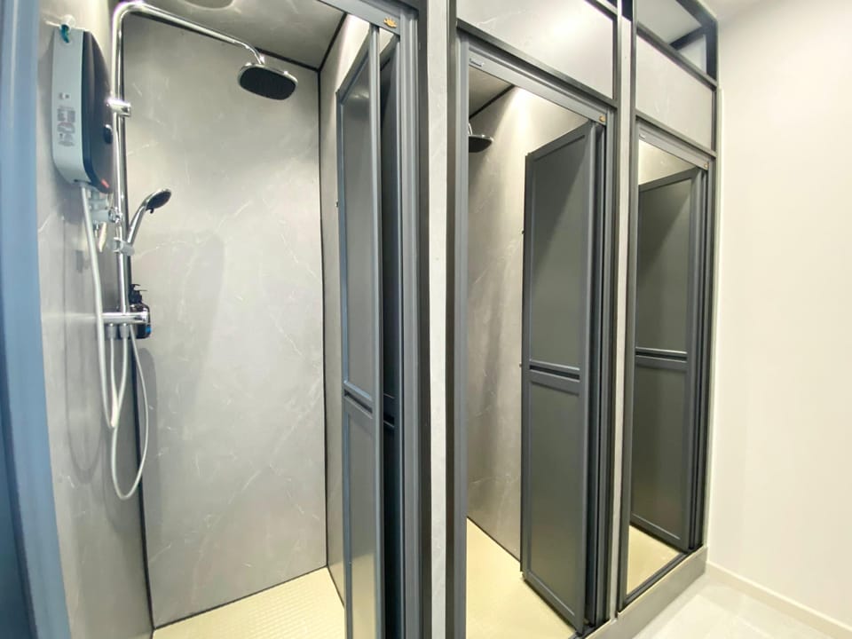 Single capsule Male Only | Bathroom | Towels