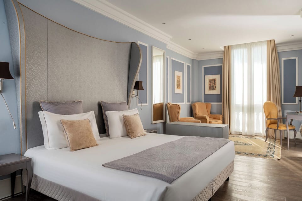 Premium bedding, minibar, in-room safe, soundproofing