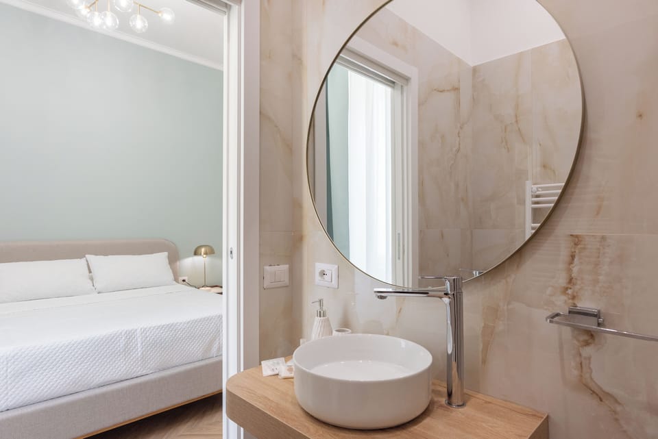 Deluxe Room | Bathroom | Shower, rainfall showerhead, hair dryer, bathrobes
