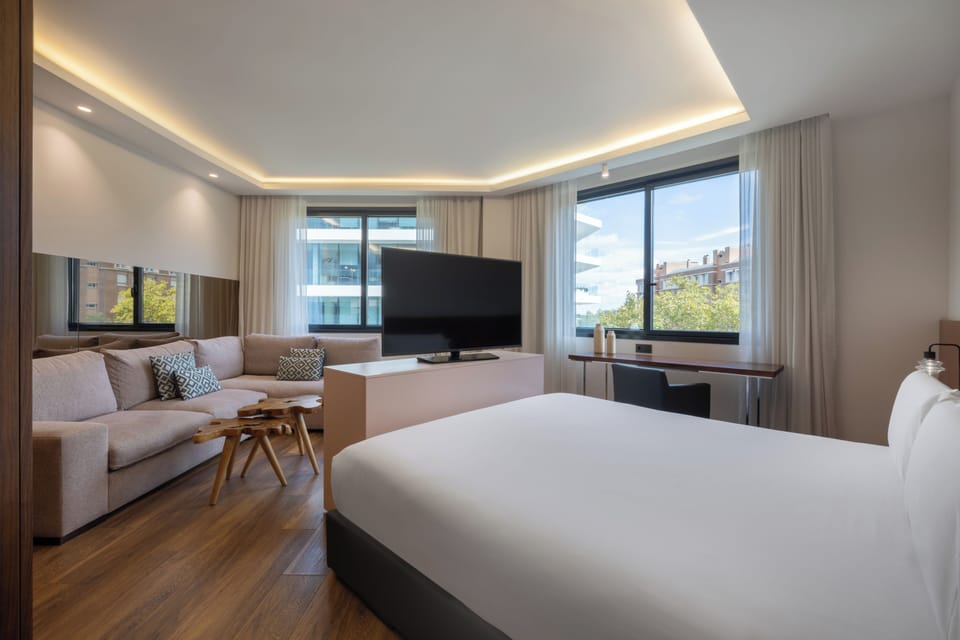 Junior Suite | 1 bedroom, hypo-allergenic bedding available, minibar, in-room safe