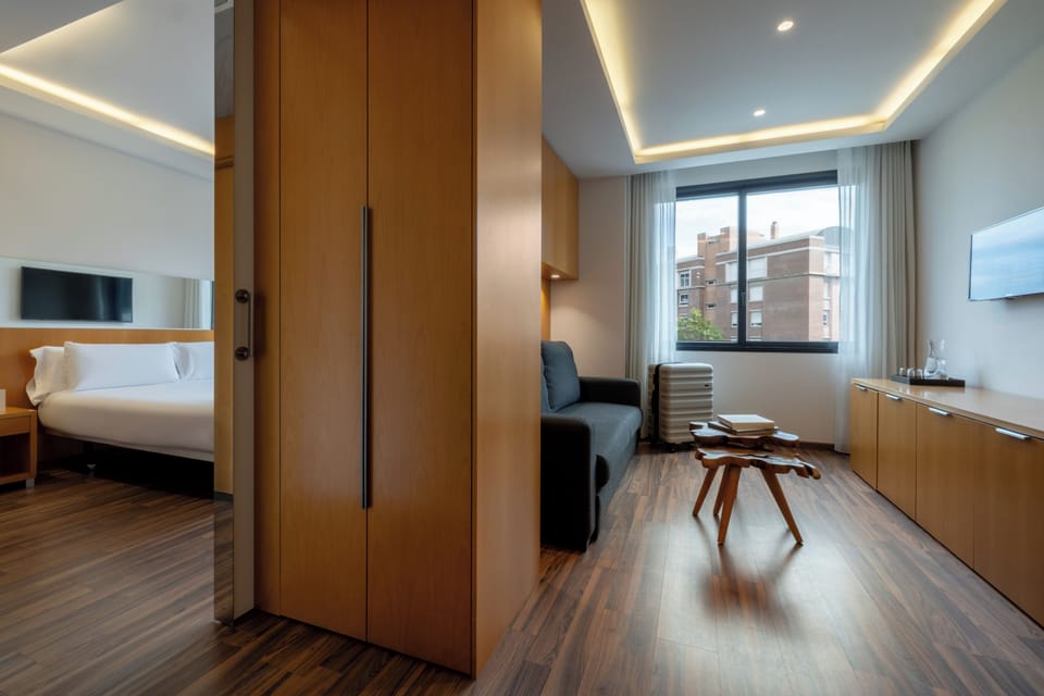 Suite, 1 Queen Bed | 1 bedroom, hypo-allergenic bedding available, minibar, in-room safe