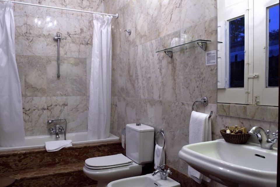 Rainfall showerhead, free toiletries, hair dryer, bidet