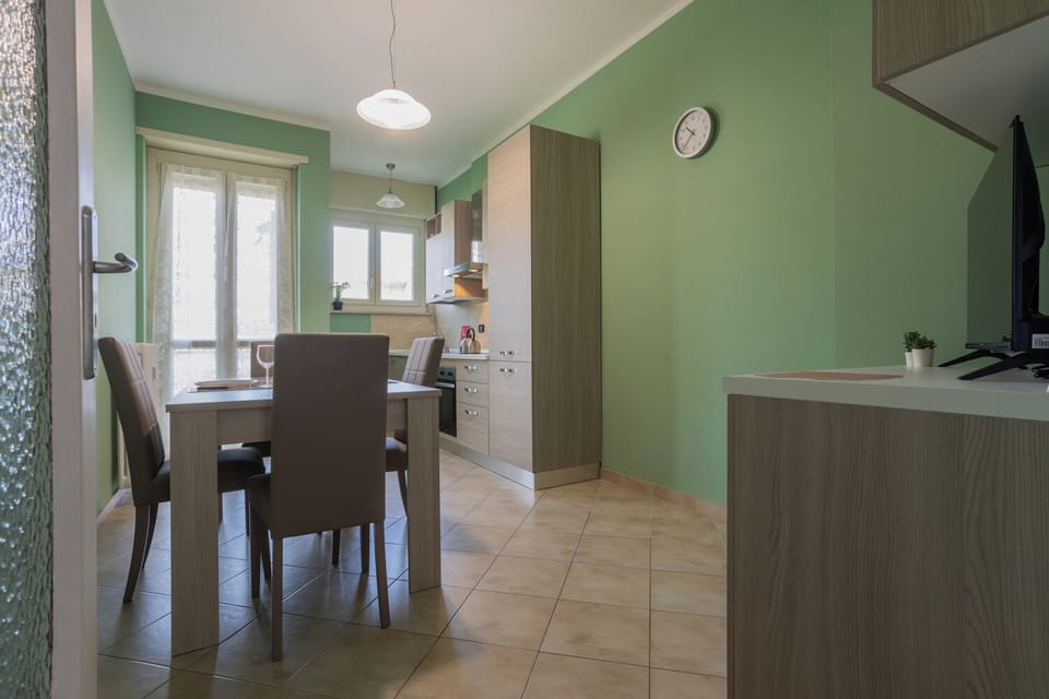 Apartment, Balcony | In-room dining