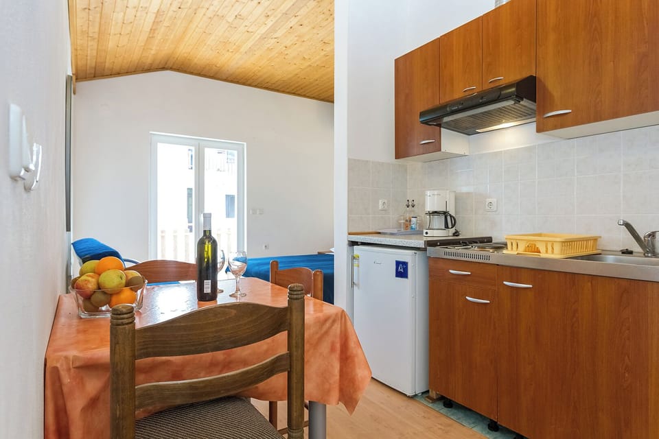 Comfort Room, Balcony, Sea View | Private kitchen