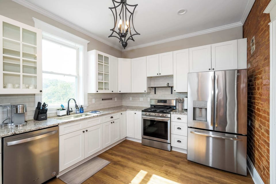 House, Multiple Beds, Balcony, City View (Ludlow Lodge w/ City Views) | Private kitchen | Coffee/tea maker