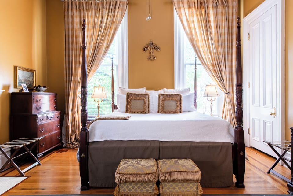 Deluxe Suite, 1 King Bed, Non Smoking, Private Bathroom | 1 bedroom, individually decorated, individually furnished, free WiFi