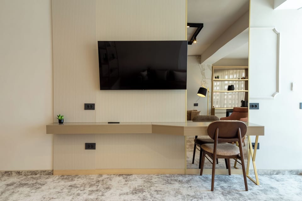 In-room safe, desk, soundproofing, free WiFi