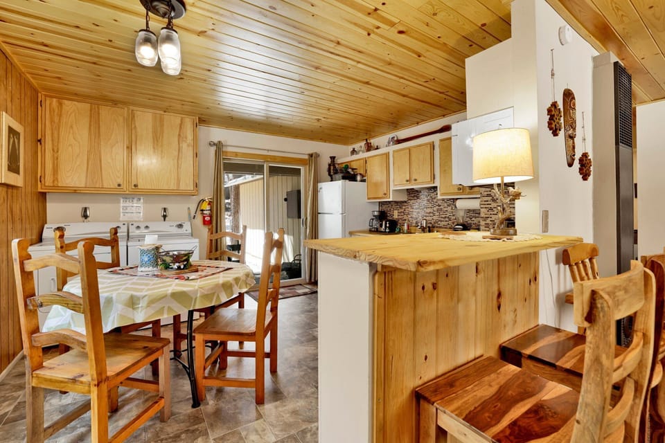 Cabin, Multiple Beds, Hot Tub, Mountain View | Private kitchen