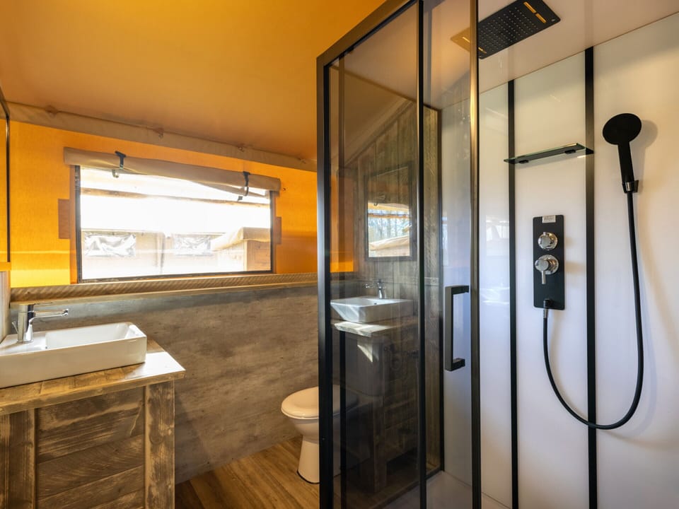 Charming Safari Tent by the Lake Campground/ 
RV Resort in Drenthe (province)