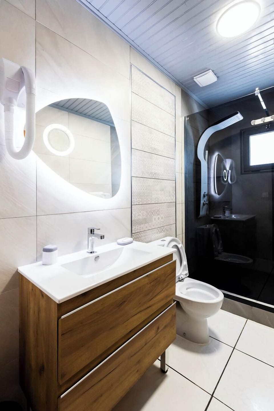 Classic Double Room | Bathroom | Shower, hair dryer, soap, toilet paper