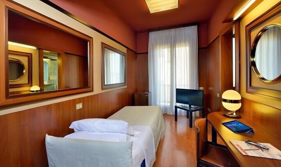 Classic Single Room | Desk, laptop workspace, free cribs/infant beds, free WiFi