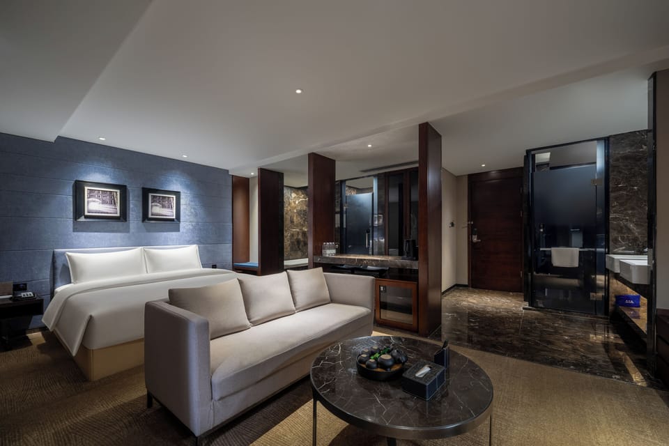 Signature Room, City View | In-room safe, desk, laptop workspace, blackout drapes