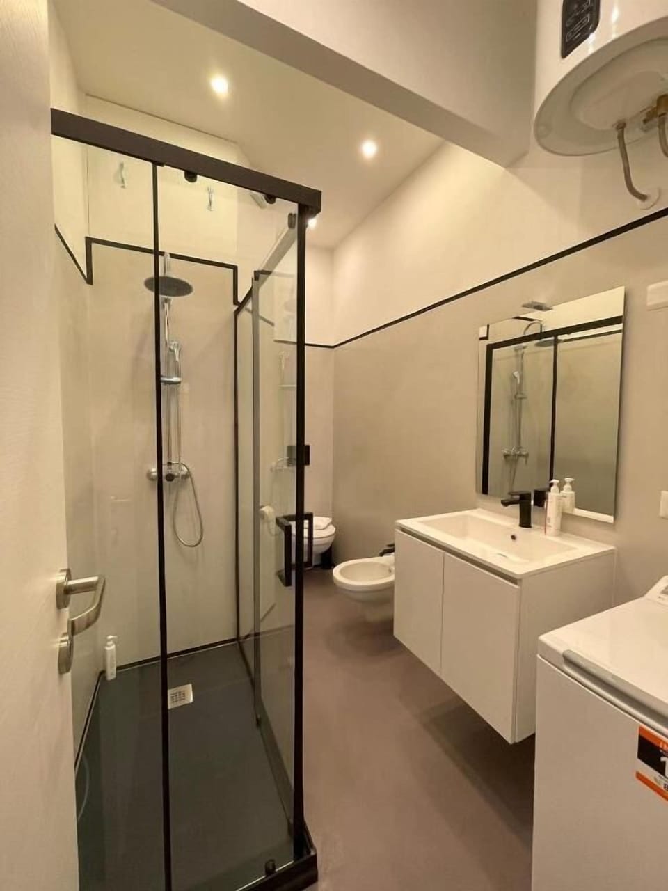 Standard Studio | Bathroom | Free toiletries, hair dryer, towels, soap