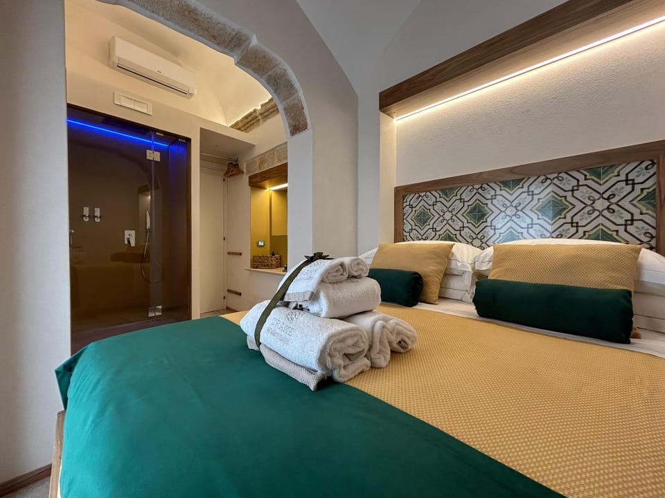 Deluxe Double Room, Patio, City View | Free minibar items, soundproofing, free WiFi, bed sheets