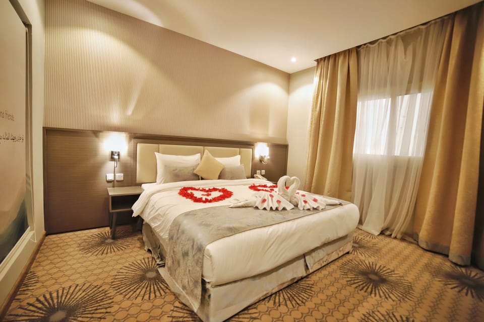 Premium bedding, blackout drapes, WiFi (free), bed sheets