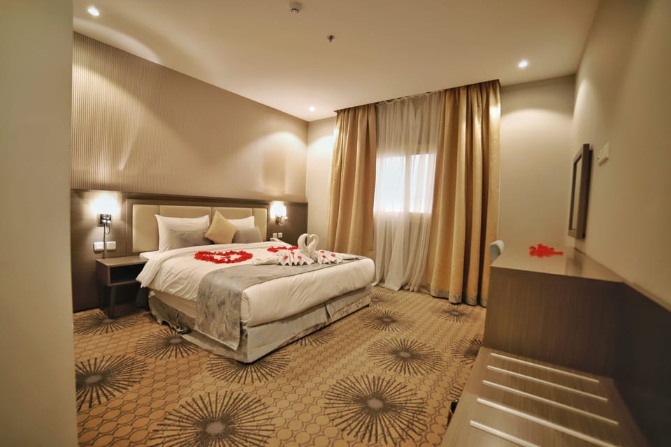 Standard Room, City View | Premium bedding, blackout drapes, WiFi (free), bed sheets