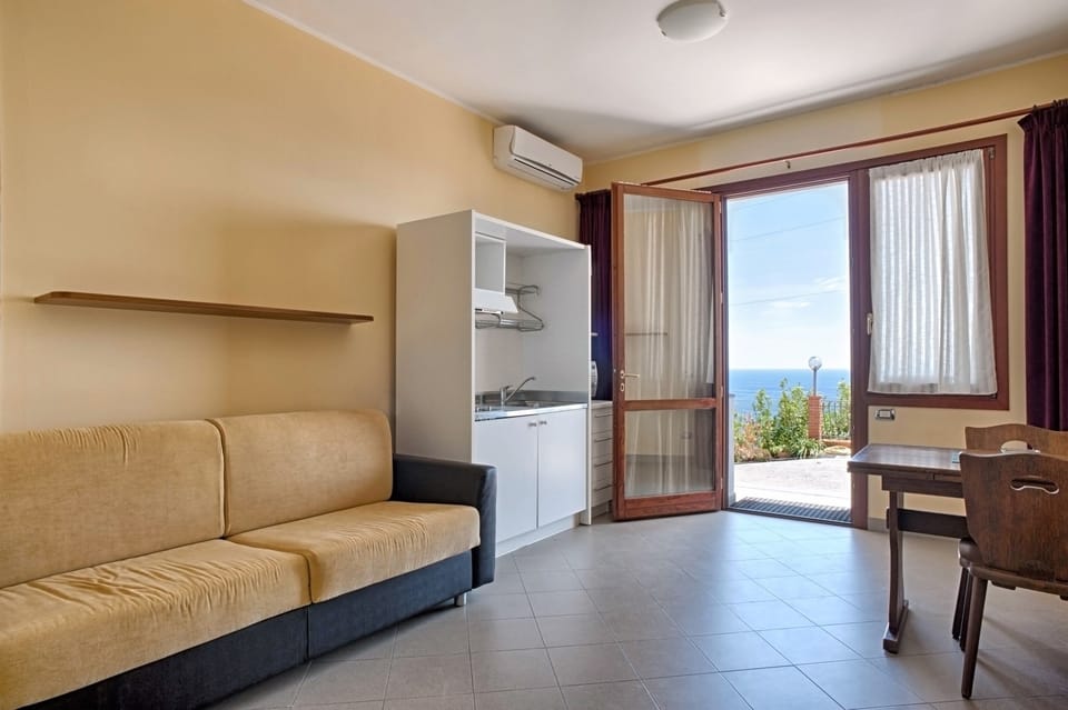 Studio, Terrace, Sea View | Free cribs/infant beds, free WiFi, bed sheets