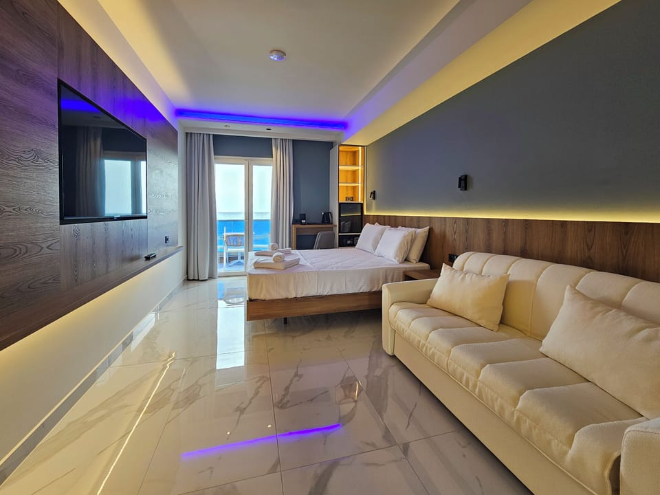 Junior Studio Suite | In-room safe, individually decorated, individually furnished
