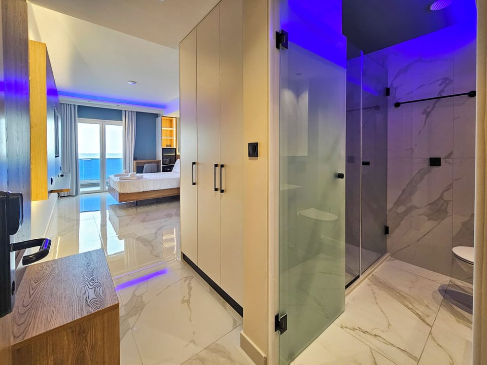 Junior Studio Suite | In-room safe, individually decorated, individually furnished