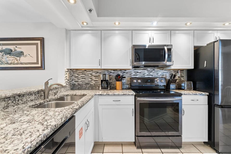 Condo, Multiple Beds (Perdido Sun 1008) | Private kitchen | Oven, toaster, paper towels