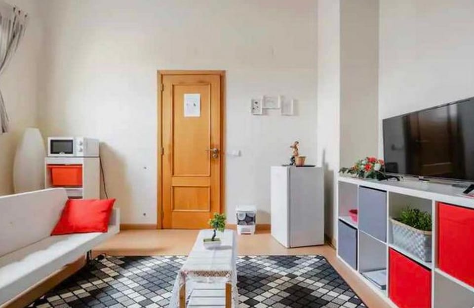 Single Room | Iron/ironing board, free WiFi, bed sheets