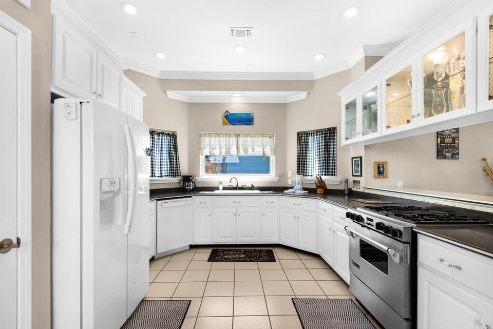 House, Multiple Beds (Da Breeze) | Private kitchen | Oven, toaster