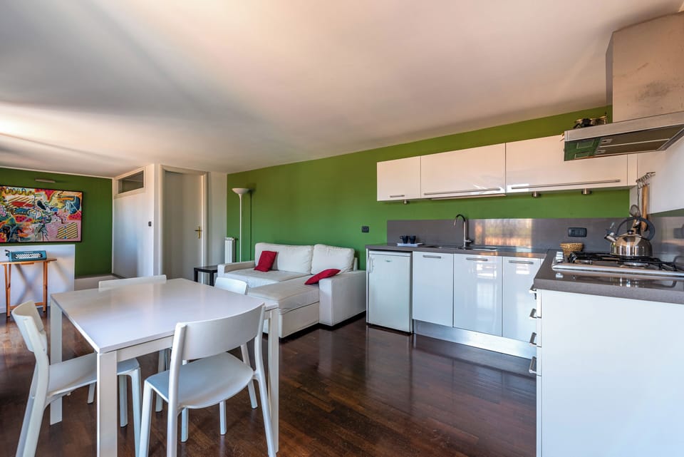 Apartment, City View | Private kitchen | Electric kettle