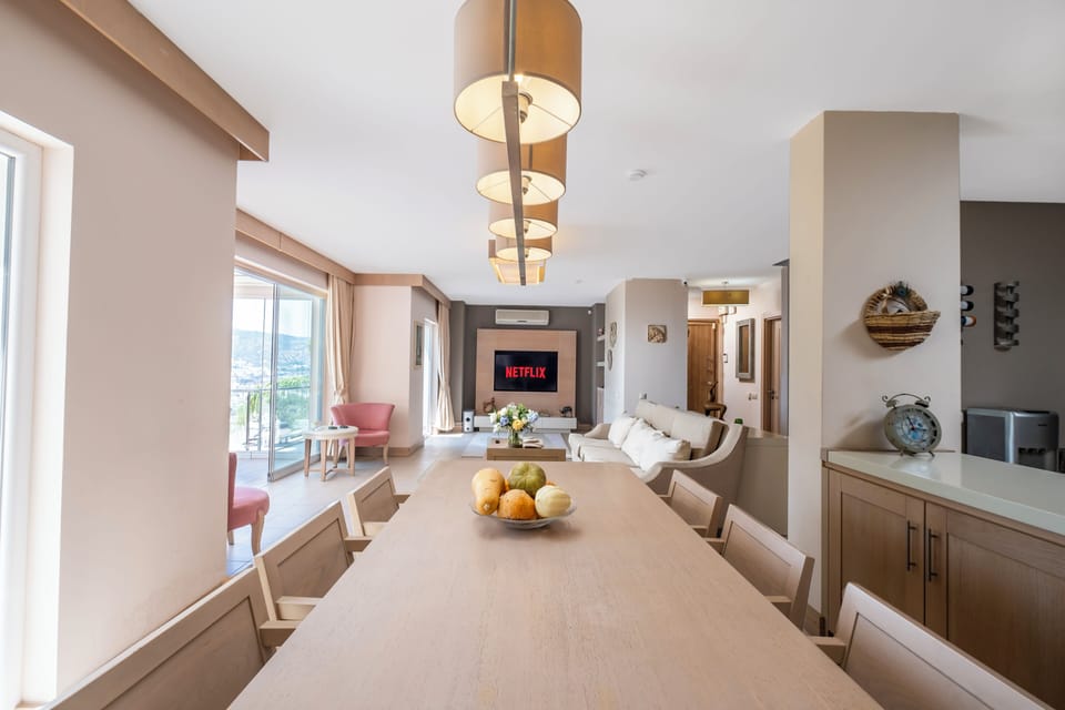 Deluxe Suite | Living area | Fireplace, heated floors