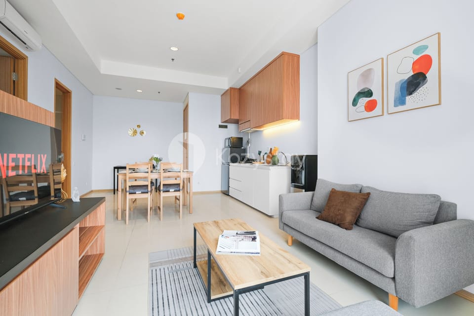 Apartment, 2 Bedrooms, City View | Living area | 43-inch Smart TV with cable channels, Netflix, streaming services