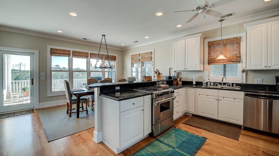 House, 4 Bedrooms | Private kitchen | Coffee/tea maker, fridge, oven, toaster