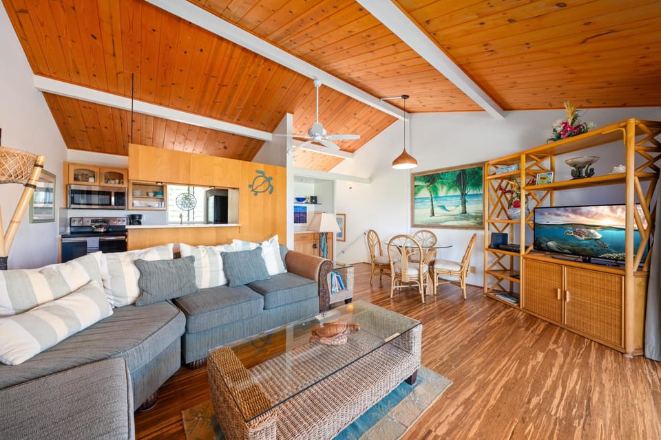 Condo, 1 Bedroom | Living area