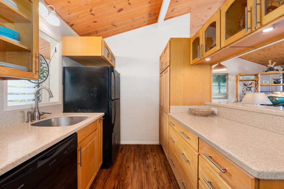Condo, 1 Bedroom | Private kitchen | Fridge, oven, coffee/tea maker, toaster