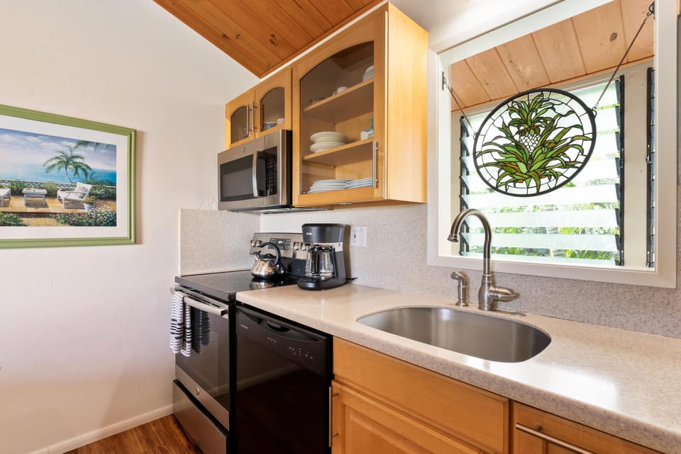 Condo, 1 Bedroom | Private kitchen | Fridge, oven, coffee/tea maker, toaster