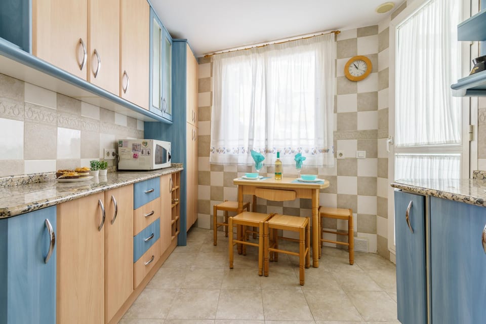 Standard Apartment, Multiple Bedrooms, 2 Bathrooms (La Paloma With Pool) | Private kitchen | Fridge, microwave, oven, stovetop