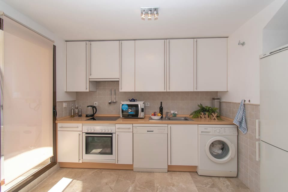 Honeymoon Apartment, 2 Bedrooms, 2 Bathrooms (Costa Galera Apartment) | Private kitchen