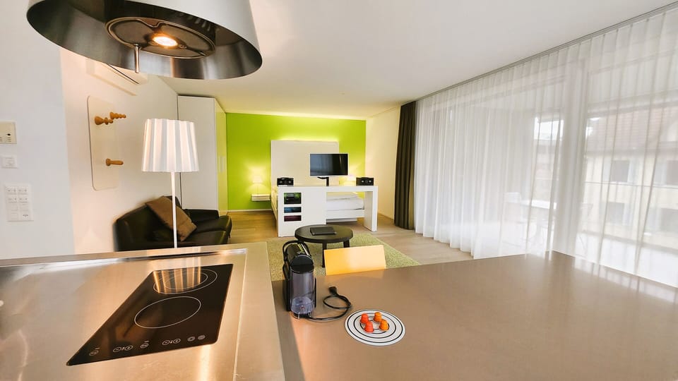 Executive Studio | Desk, laptop workspace, soundproofing, free WiFi
