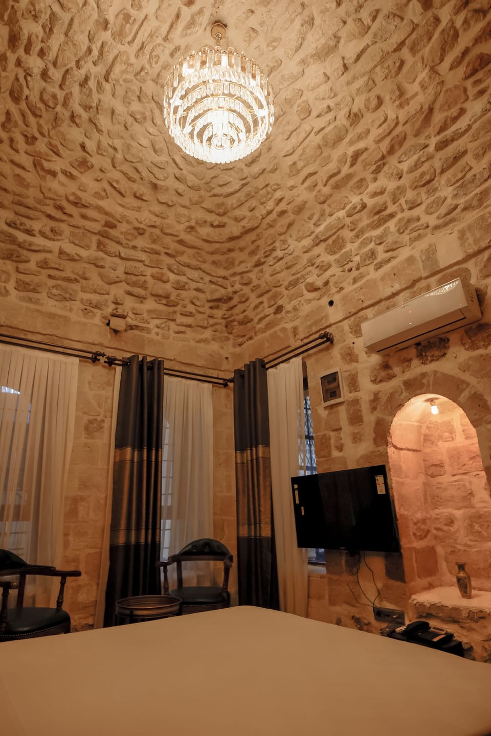 Deluxe Room with jetted hot tub | Iron/ironing board, free WiFi, bed sheets