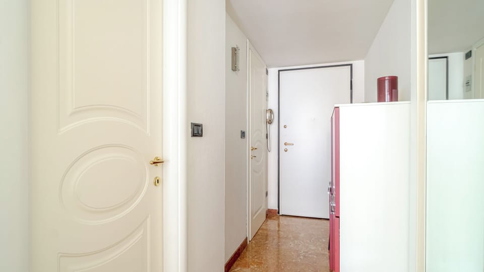Apartment (0 Bedroom) | Interior