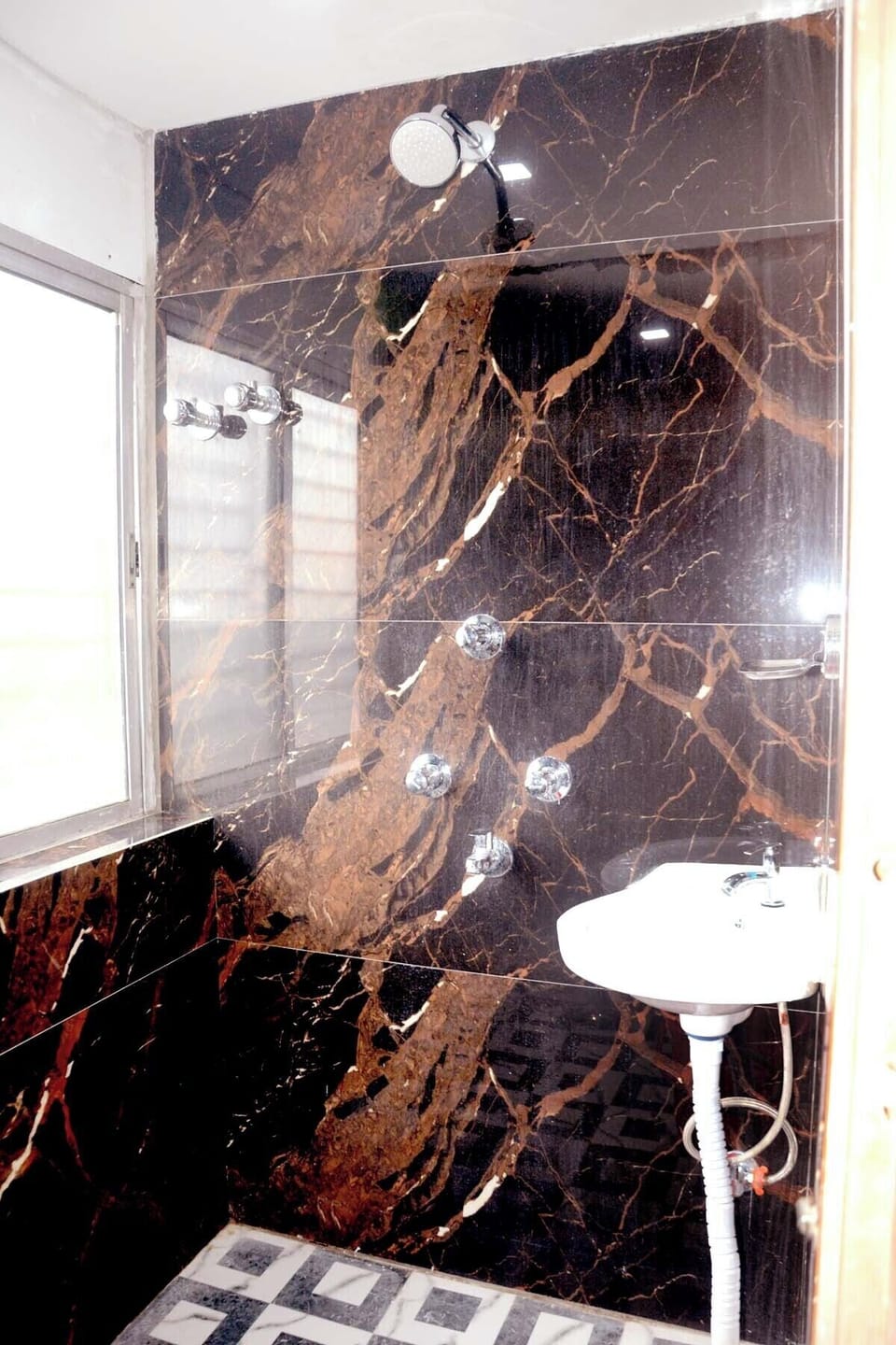 Economy Room | Bathroom