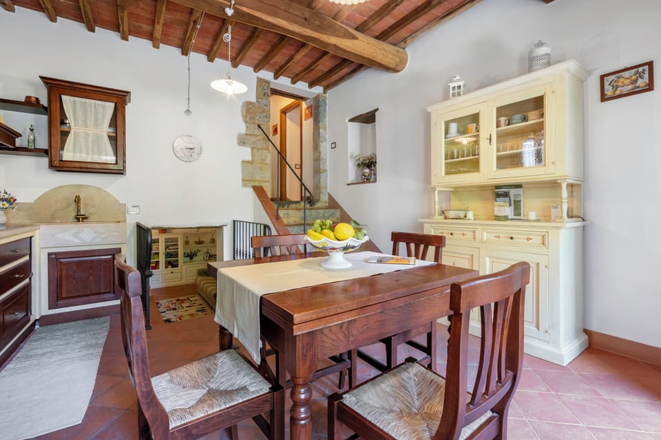 House, Courtyard View | Private kitchen | Full-size fridge, microwave, oven, dishwasher