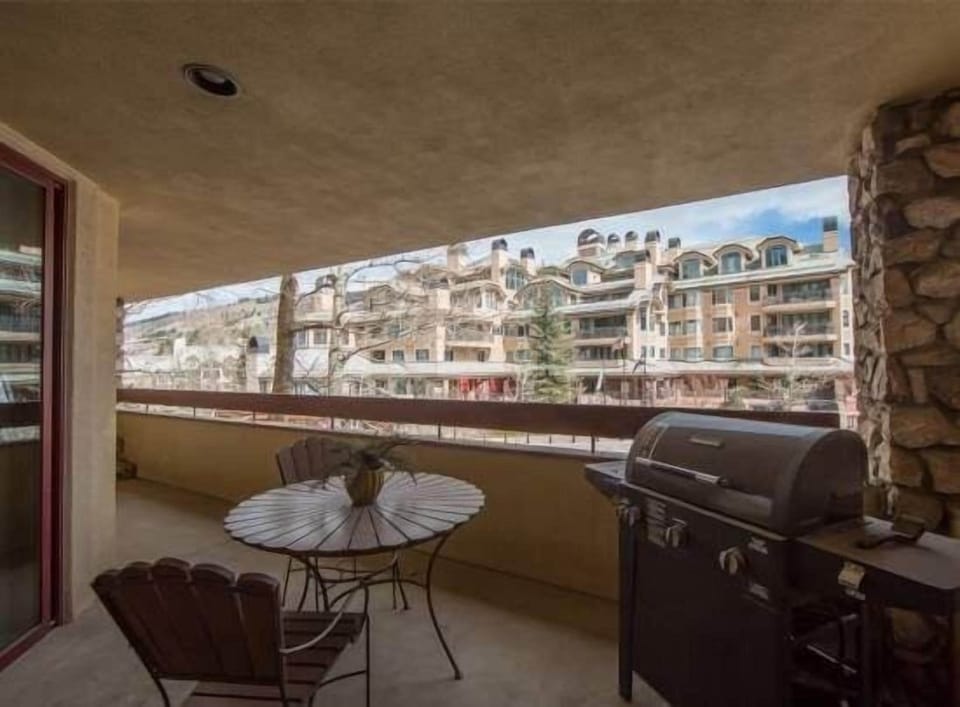 Condo, 2 Bedrooms | Property grounds