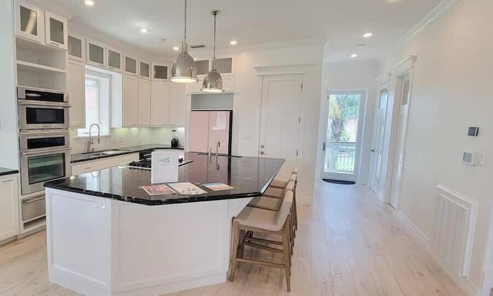 House, 4 Bedrooms | Private kitchen | Fridge, oven, coffee/tea maker, toaster