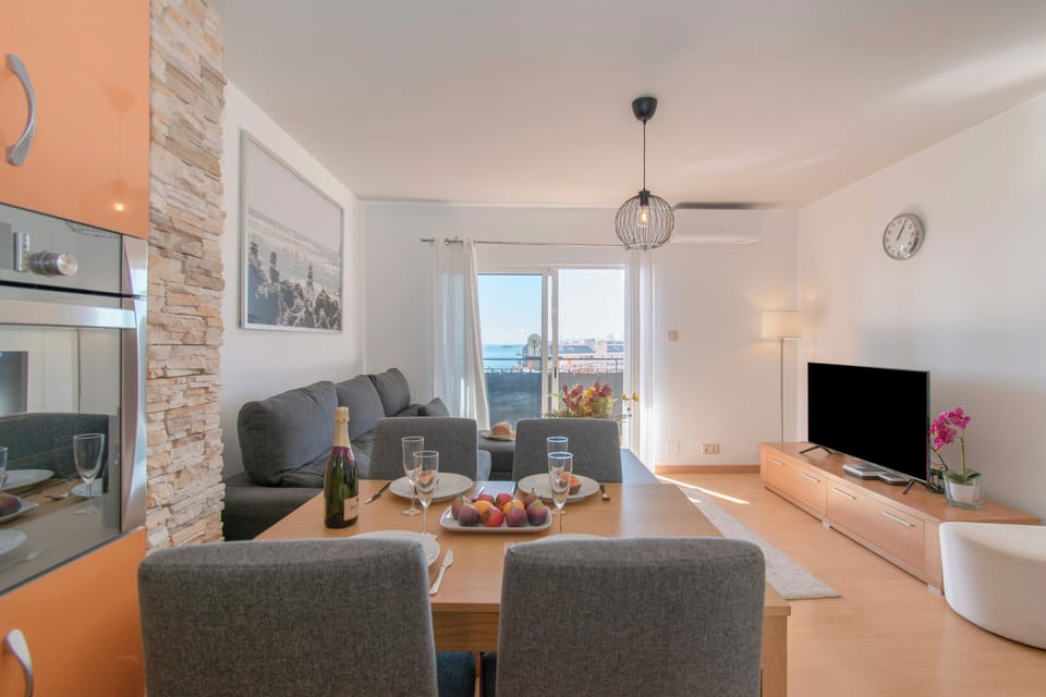 Honeymoon Apartment, 2 Bedrooms, Microwave (Cambural Beach Apartment) | Dining